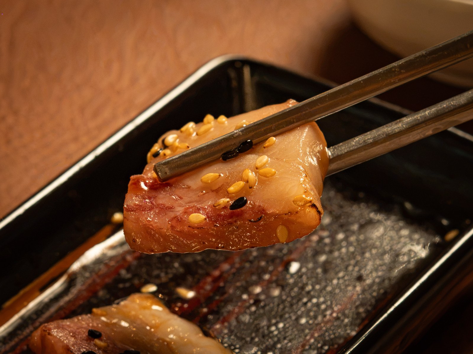 Tataki al sesamo — Nami Sushi Pietrasanta