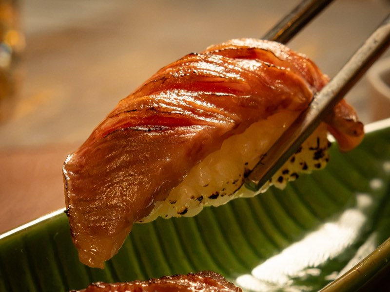 Nigiri di Wagyu scottato alla carbonella